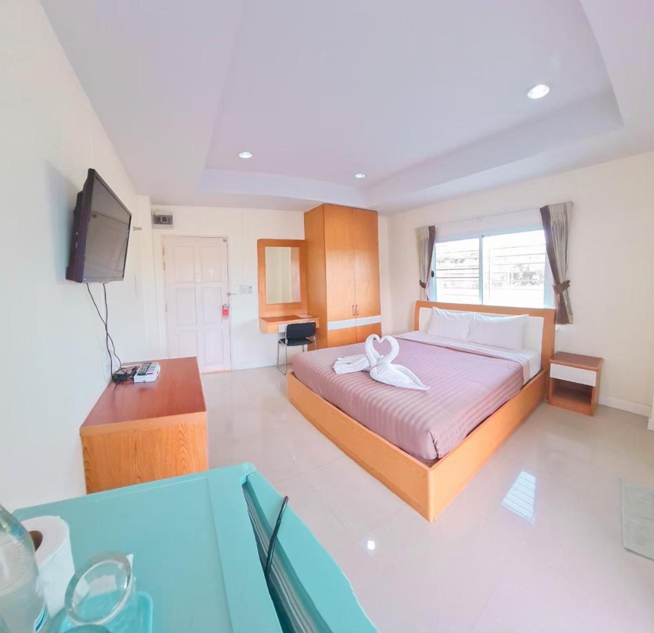 Surin Mansion Hotel Bagian luar foto