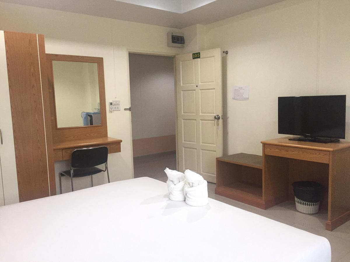Surin Mansion Hotel Bagian luar foto